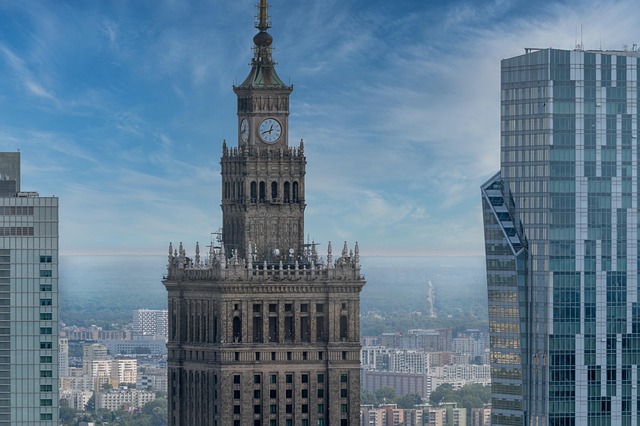 **Warszawskie "szare domy" - architektoniczna zagadka PRL-u: Czy da się je ożywić i uczynić bardziej przyjaznymi mieszkańcom?** - 7 2025