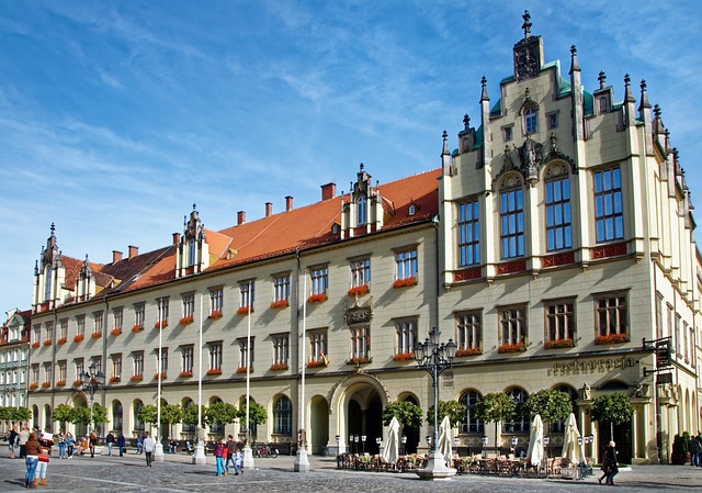 ** Historia zamknięta w murach: Jak podwórka Wrocławia odzwierciedlają przeszłość miasta? - 7 2025